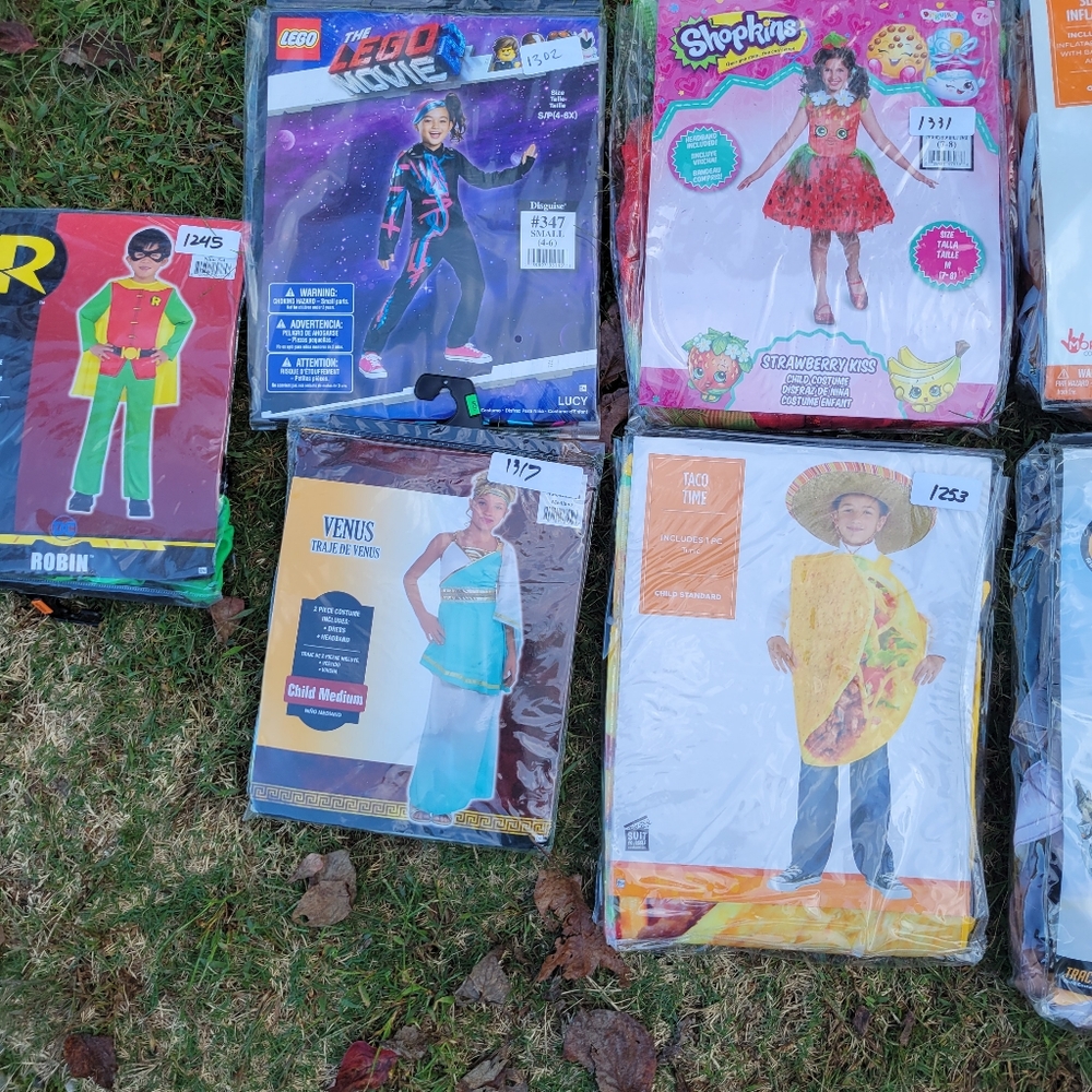 HALLOWEEN costumes